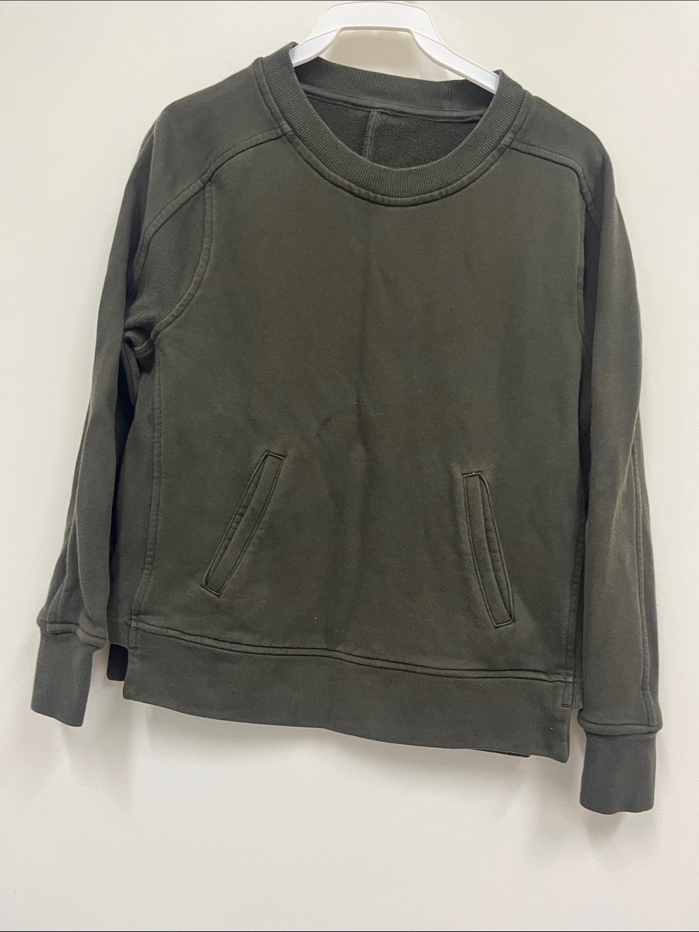 Lululemon Front Pocket crewneck sweatshirt size 4